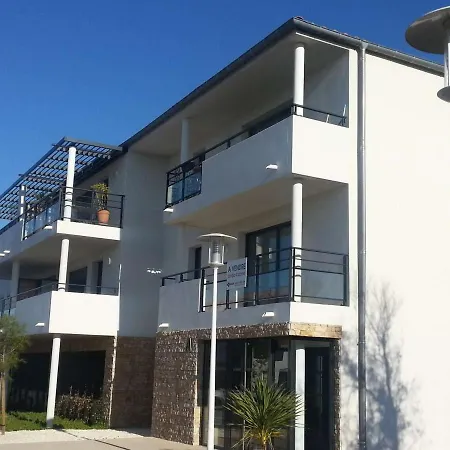 T2 Climatise, Terrasse, Parking Prive, Au Grau-du-roi, Proche Et Centre - Fr-1-250-175 Apartamento