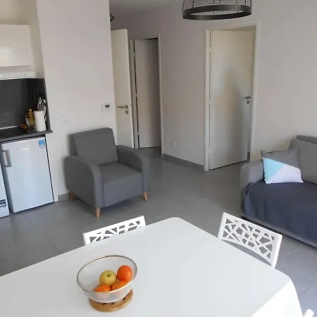 T2 Climatise, Terrasse, Parking Prive, Au Grau-du-roi, Proche Et Centre - Fr-1-250-175 Le Grau-du-Roi